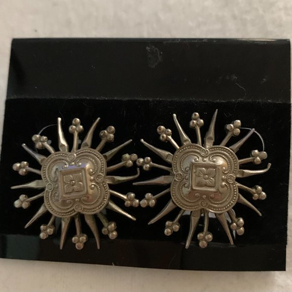 Vintage Silver-Tone Screw Back ‘Atomic Burst’ Earrings 1 3/4" Diameter - Picture 5 of 6